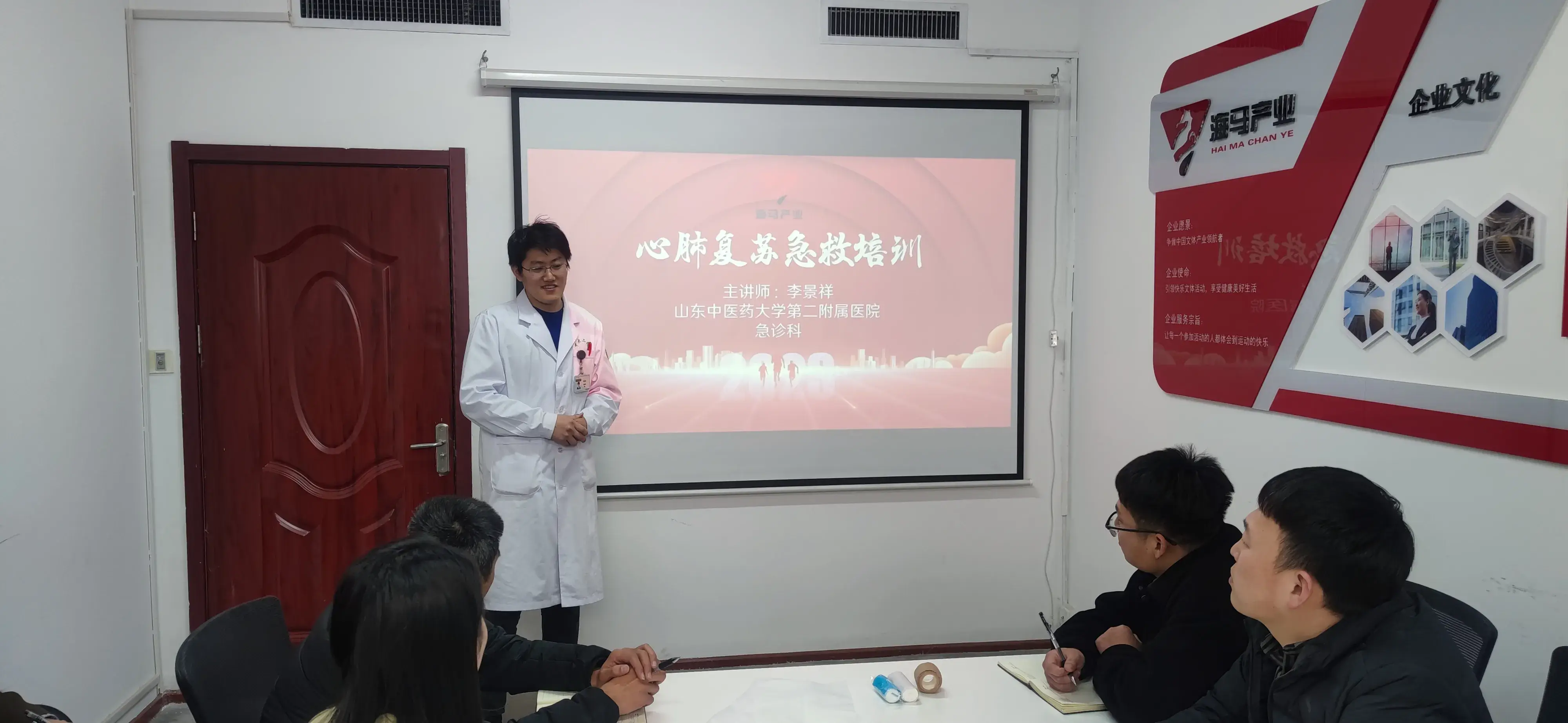 杏盛组织进行心肺复苏急救培训